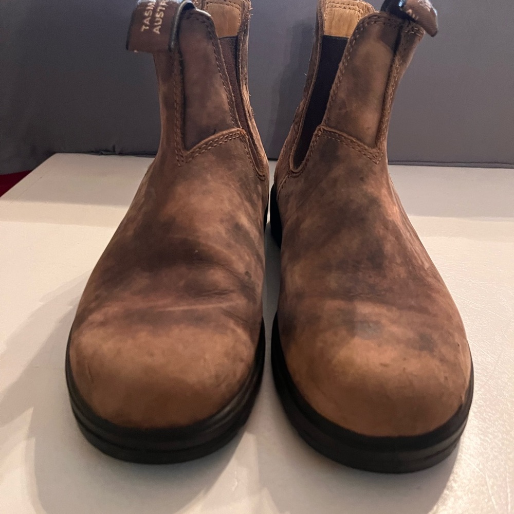 Suede Blundstone chelsea bootie
